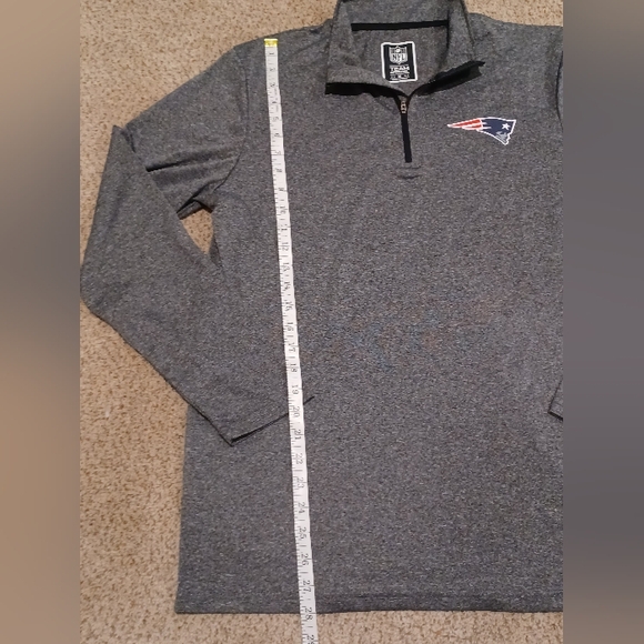 New England Patriots Gray Long Sleeved Pullover. Size M - Picture 6 of 9